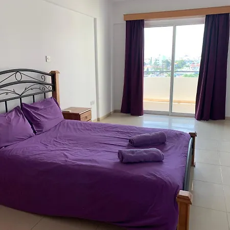 Jo's Beautiful Seaview Apartment *